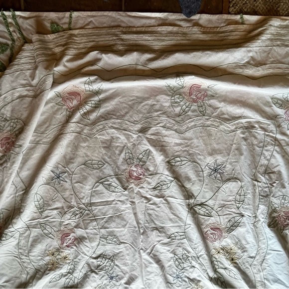 The Vermont Country Store Twin Rosalee Pastel Floral Chenille Bedspread - Picture 13 of 15